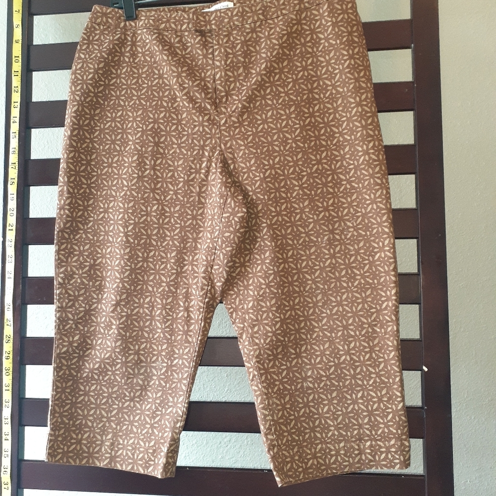 Coldwater Creek capris size p12 Brown floral print